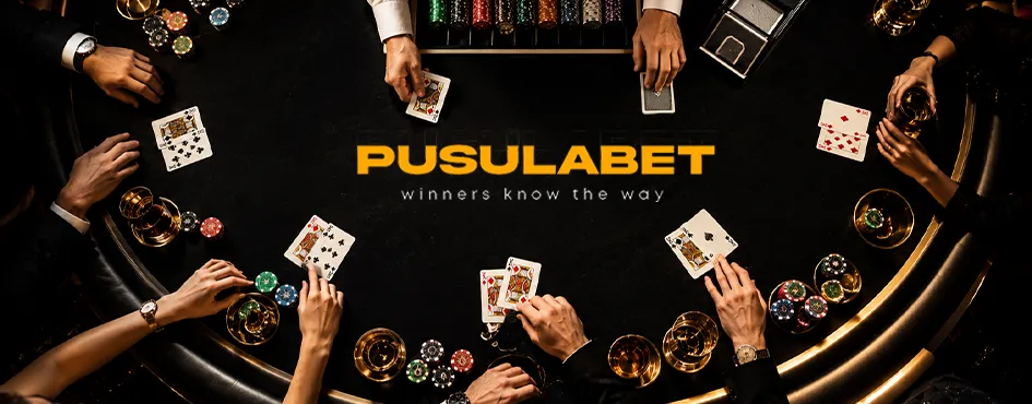 Poker masasında dağıtılan kartlar ve marka imzası
